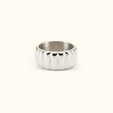 Quiet bold ring