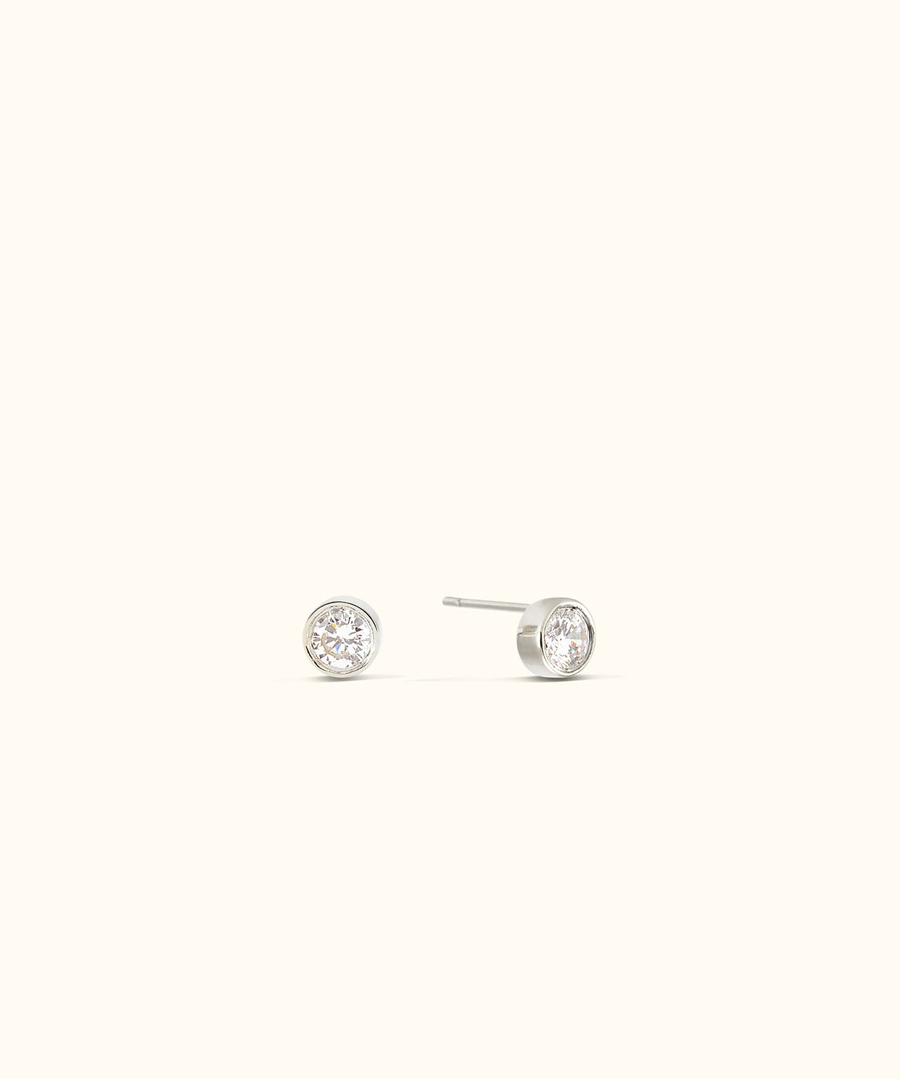 Round bezel studs